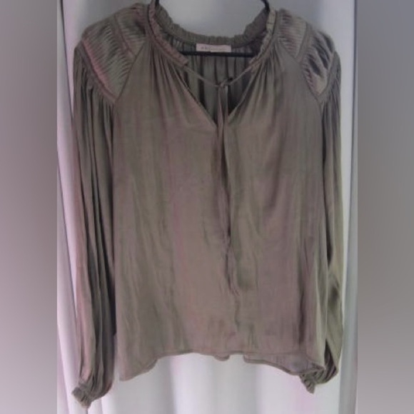 Philosophy Women’s Satin-Feel Long Sleeve Blouse w/Pleating Details; Size XS - Picture 4 of 11